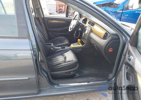 2002 Jaguar X-Type 3.0L из США, поврежденный, VIN SAJEA51C02WC24026